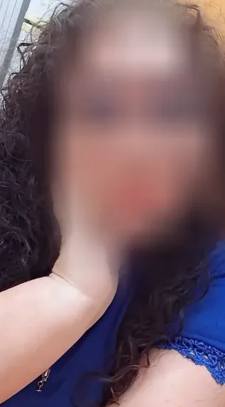 Amber, 39