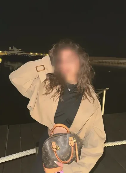 Angela, 29