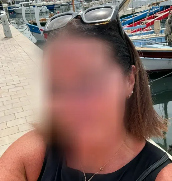 Isabella, 32