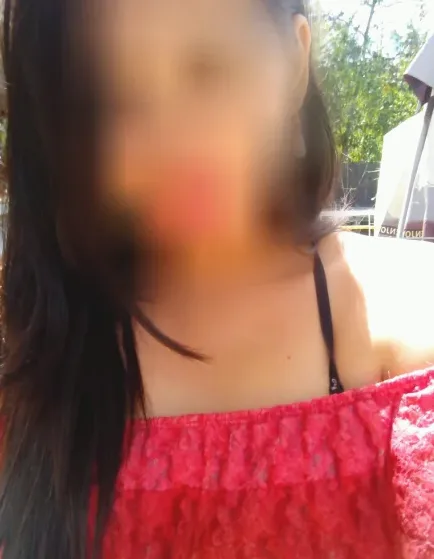 Julie, 31