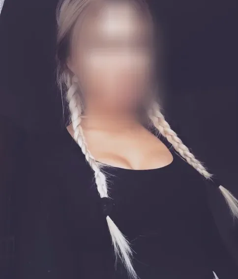 Kirsten, 26