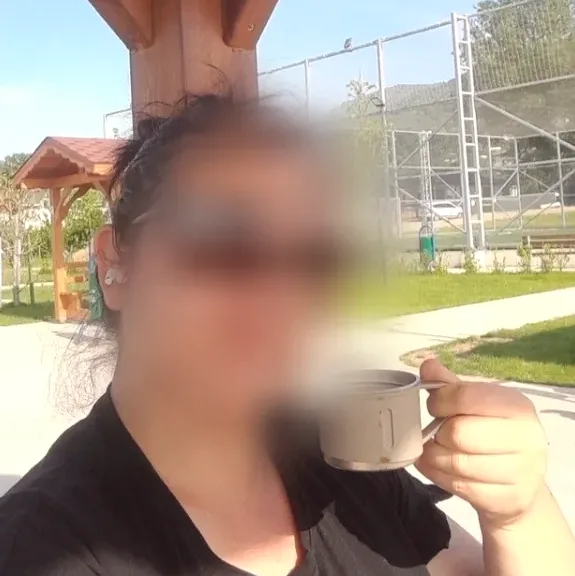 Manon, 34