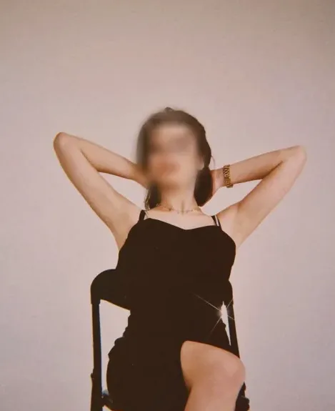Olivia, 27