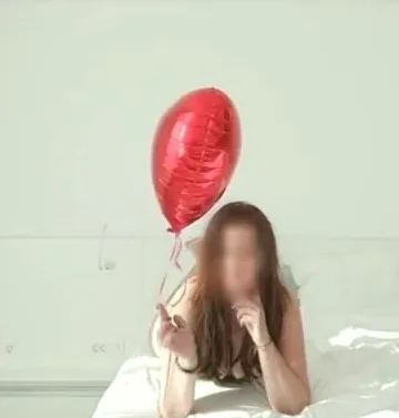 Suzanne, 27