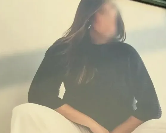 Zoe, 37